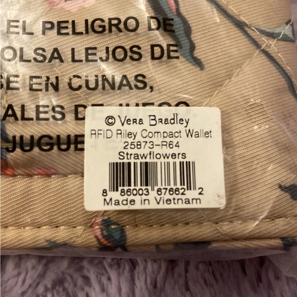 Unopened Vera Bradley floral wallet - Picture 6 of 6